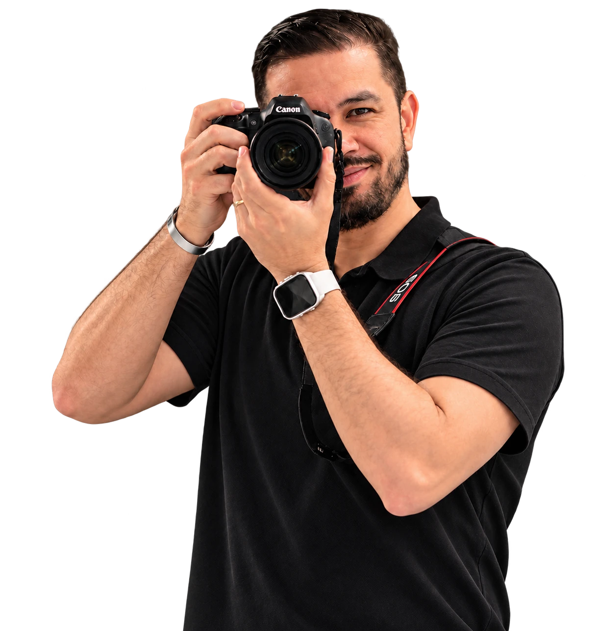 Thiago Takiyama segurando sua câmera Canon
